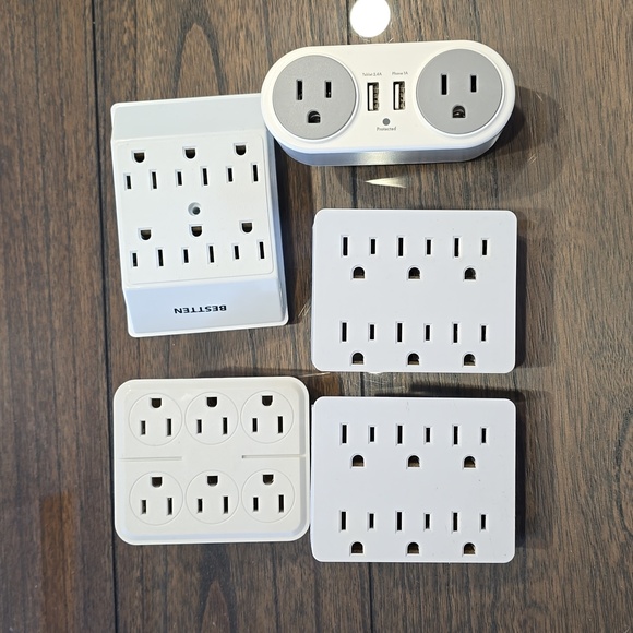 6 Outlet Wall Adapters lot of 4, plus 1 outlet w/usb - Picture 1 of 2